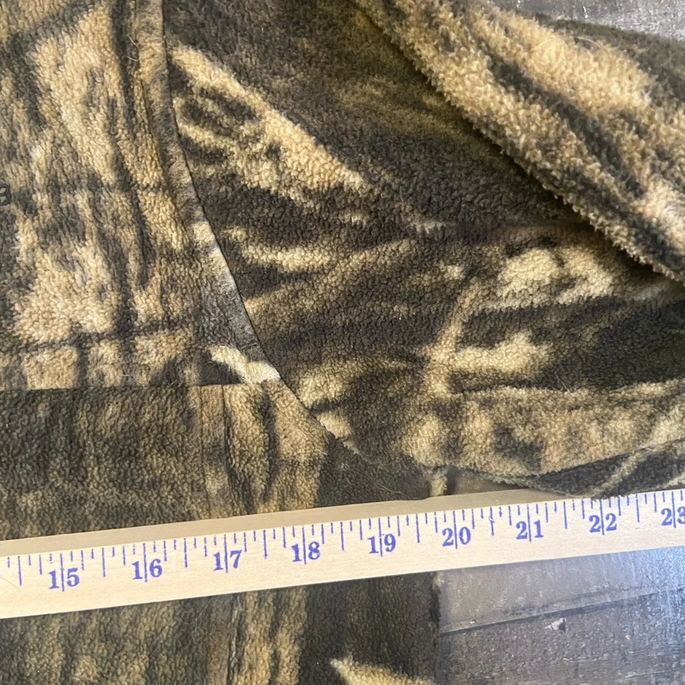 Youth Size 18/20 Columbia Timberwolf Camo Fleece Jacket